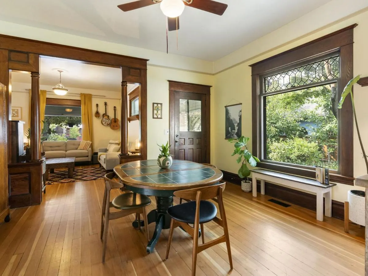 Dom wakacyjny Willa Art Deco Oasis - Stylish 2Bd With Den, Office, Garden And Dip Pool Portland Stany Zjednoczone Ameryki